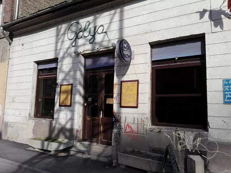 Gólya underground cultural ruin bar