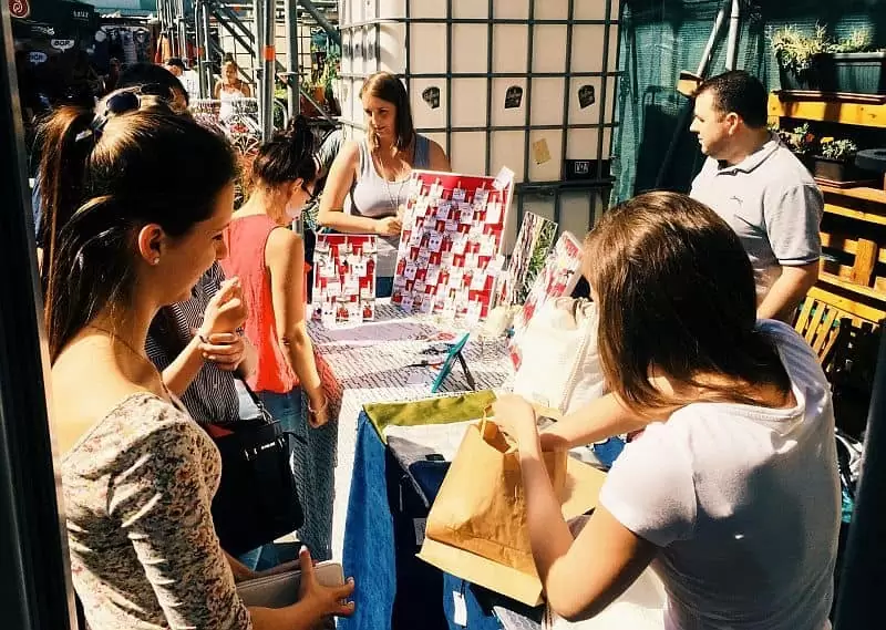 Fashion market in Rácskert ruin bar